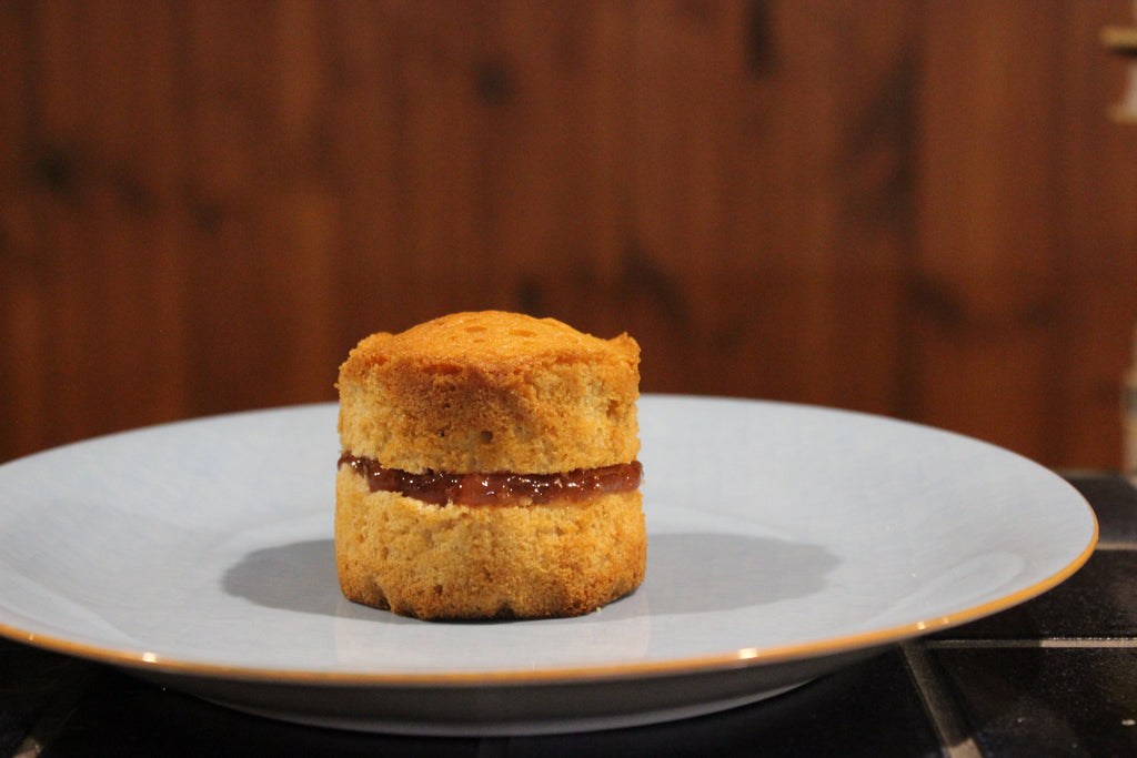 Small Victoria cake with strawberry jam